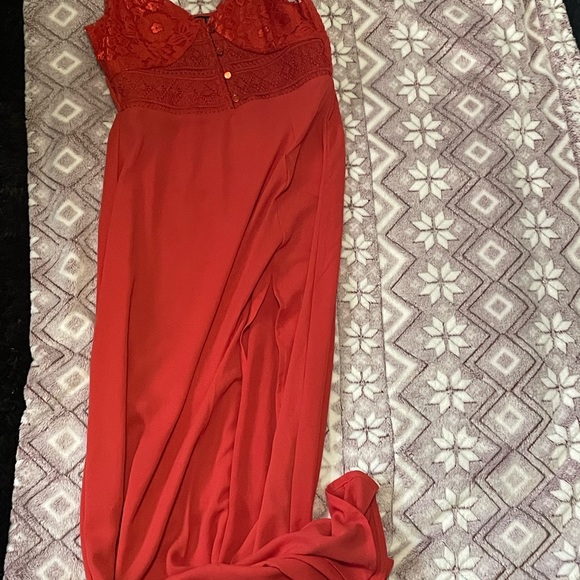 5/$10 Red Lace Slit Midi Dress - Picture 5 of 8